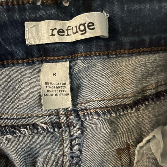 Distressed Skinny Jeans - Picture 3 of 3